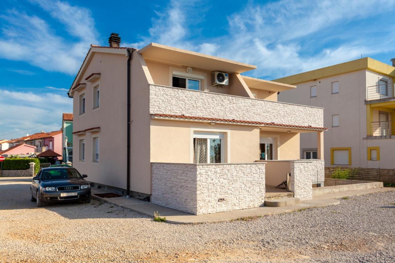 Apartments Didi Omisalj Exterior photo